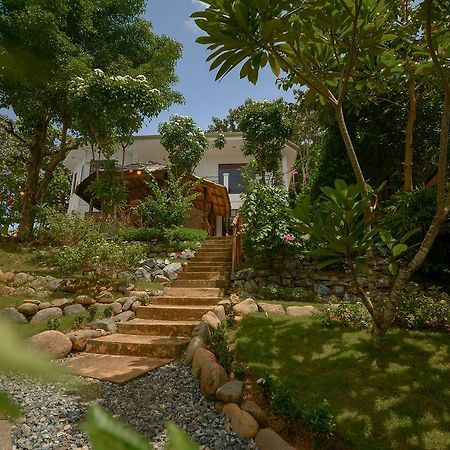 Hilltop Pool And Villa Puerto Princesa Exterior photo