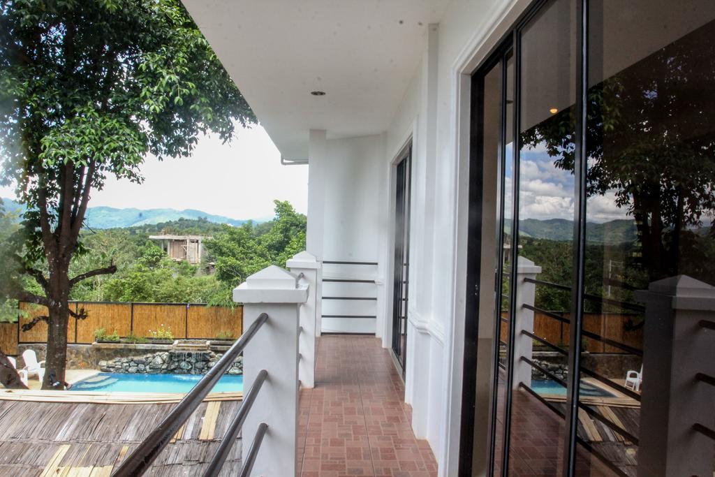 Hilltop Pool And Villa Puerto Princesa Exterior photo