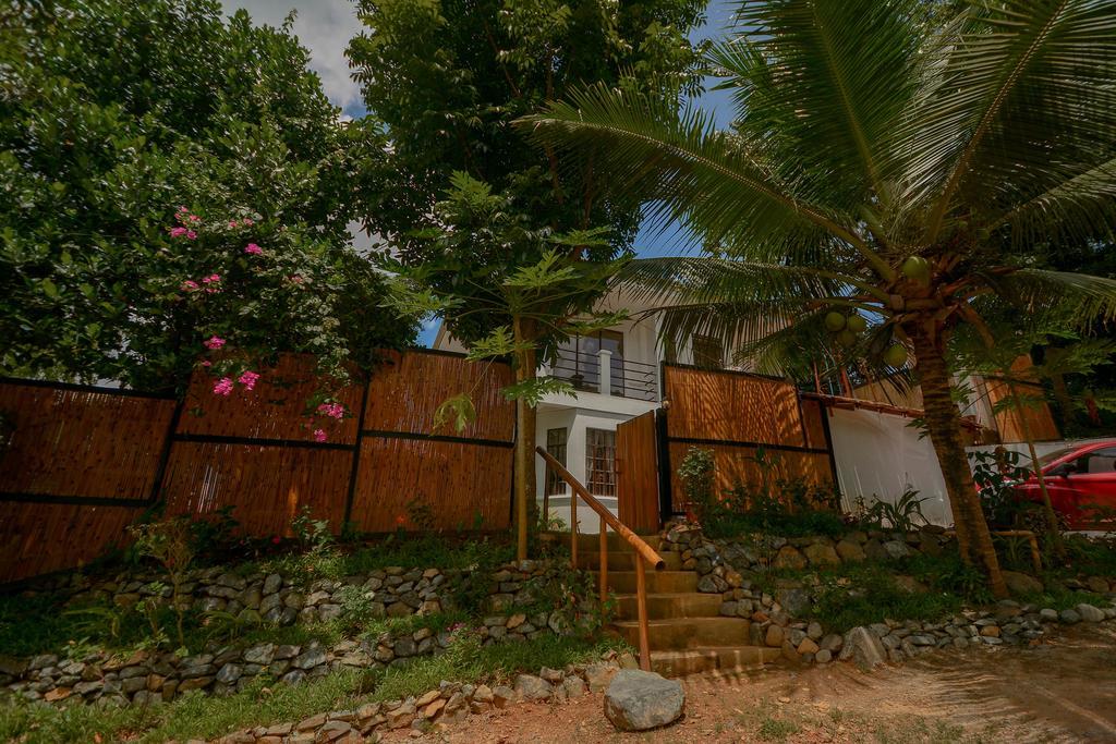 Hilltop Pool And Villa Puerto Princesa Exterior photo