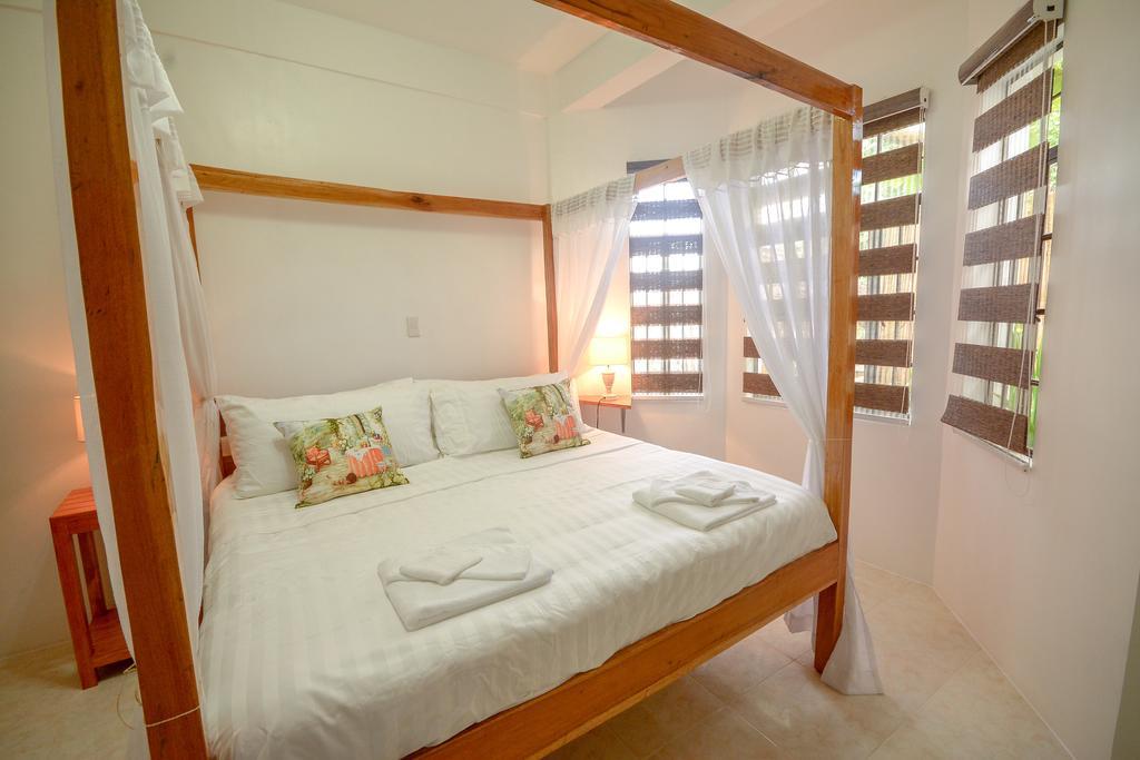 Hilltop Pool And Villa Puerto Princesa Exterior photo