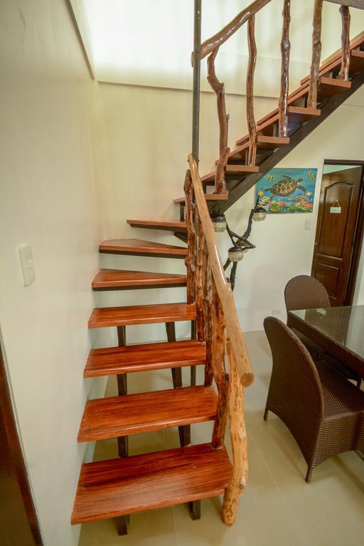 Hilltop Pool And Villa Puerto Princesa Exterior photo