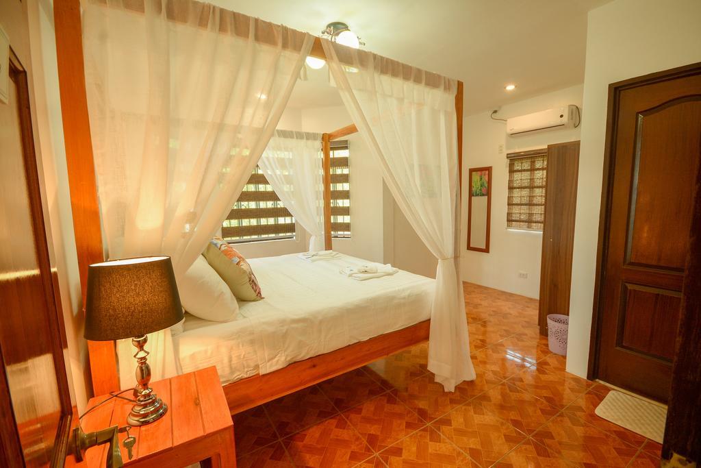 Hilltop Pool And Villa Puerto Princesa Exterior photo