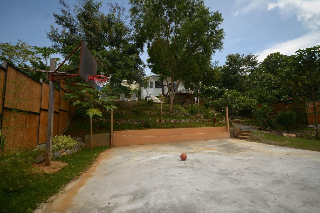 Hilltop Pool And Villa Puerto Princesa Exterior photo