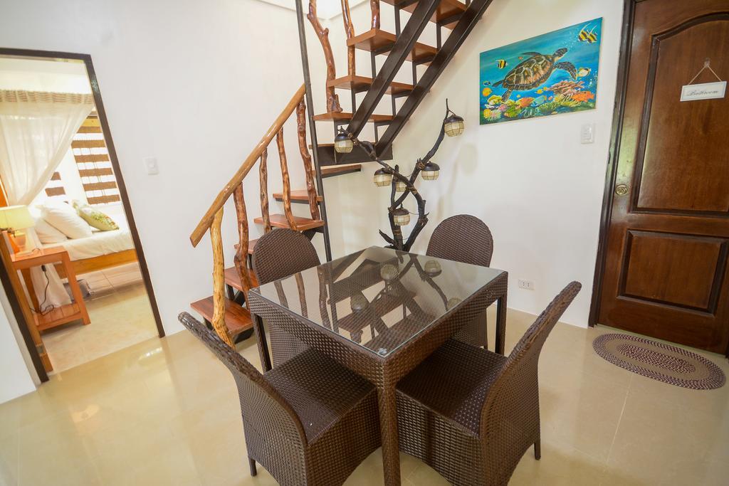 Hilltop Pool And Villa Puerto Princesa Exterior photo