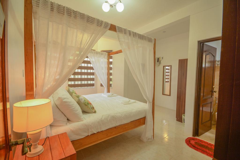 Hilltop Pool And Villa Puerto Princesa Exterior photo