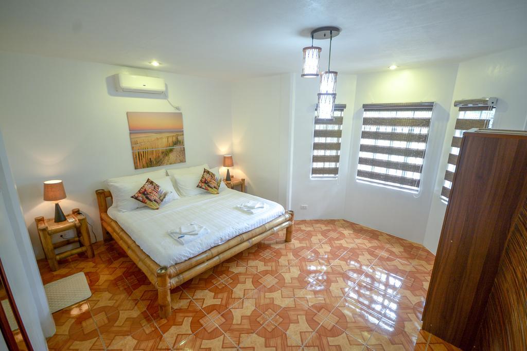 Hilltop Pool And Villa Puerto Princesa Exterior photo