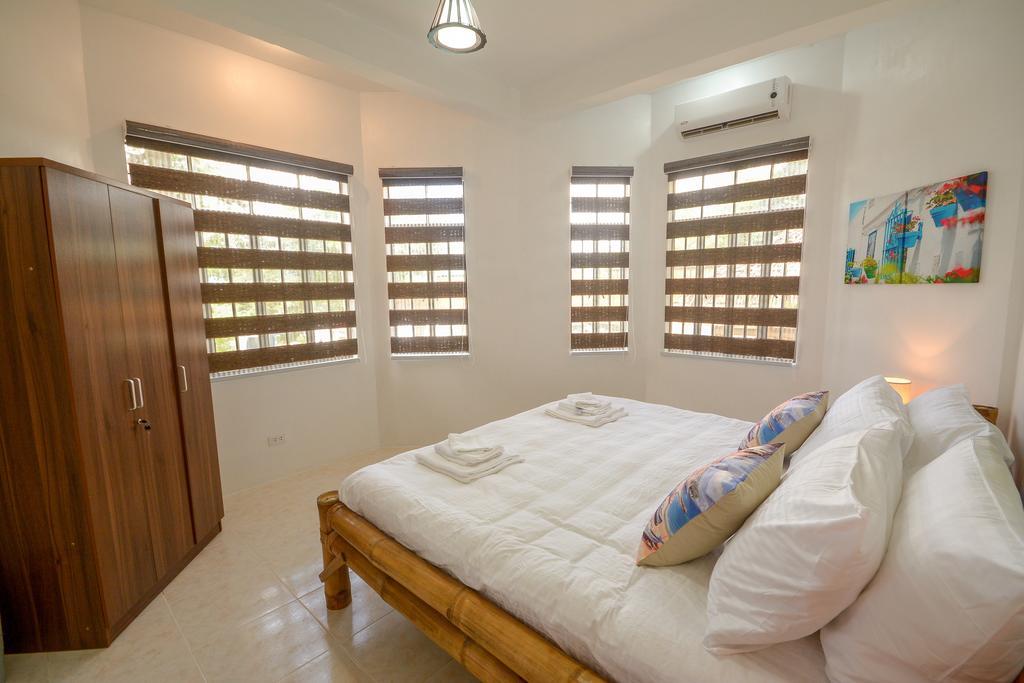 Hilltop Pool And Villa Puerto Princesa Exterior photo