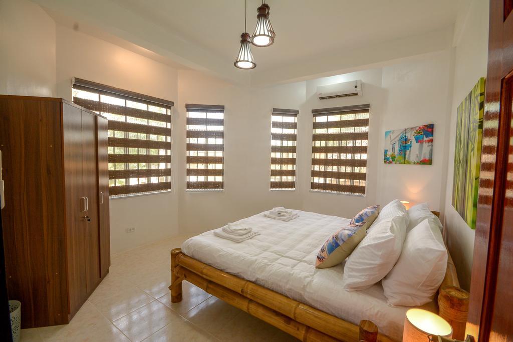 Hilltop Pool And Villa Puerto Princesa Exterior photo