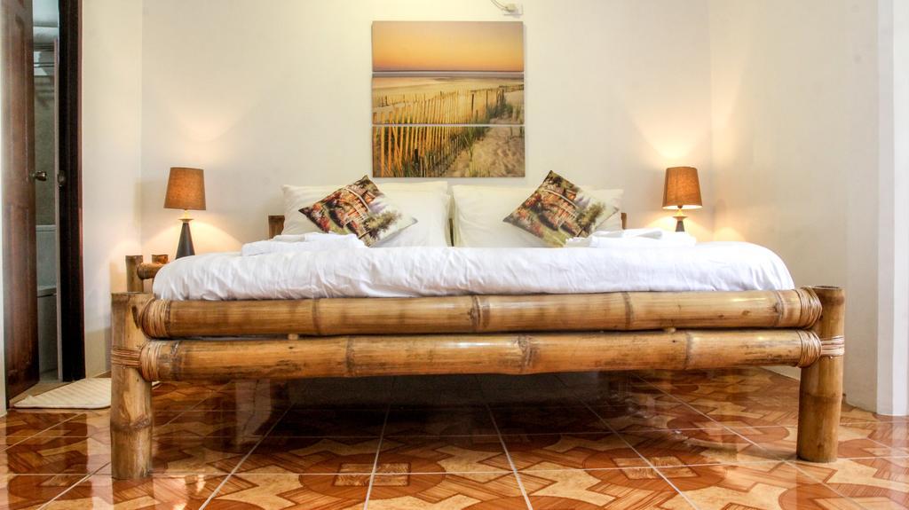 Hilltop Pool And Villa Puerto Princesa Exterior photo