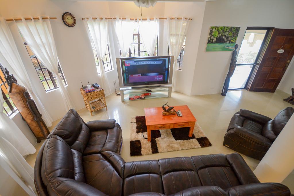 Hilltop Pool And Villa Puerto Princesa Exterior photo