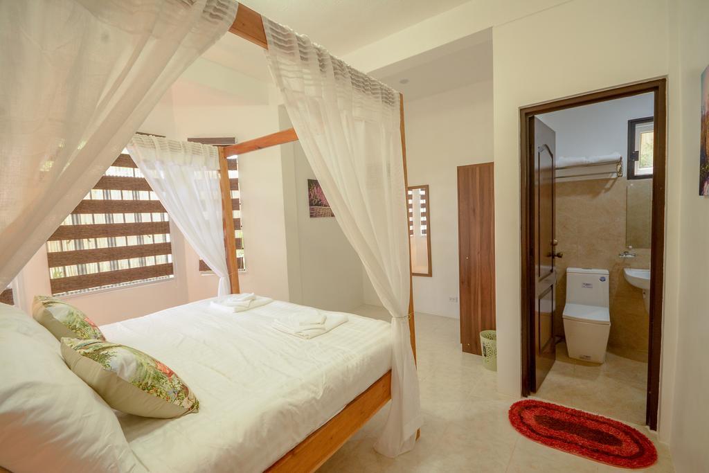 Hilltop Pool And Villa Puerto Princesa Exterior photo