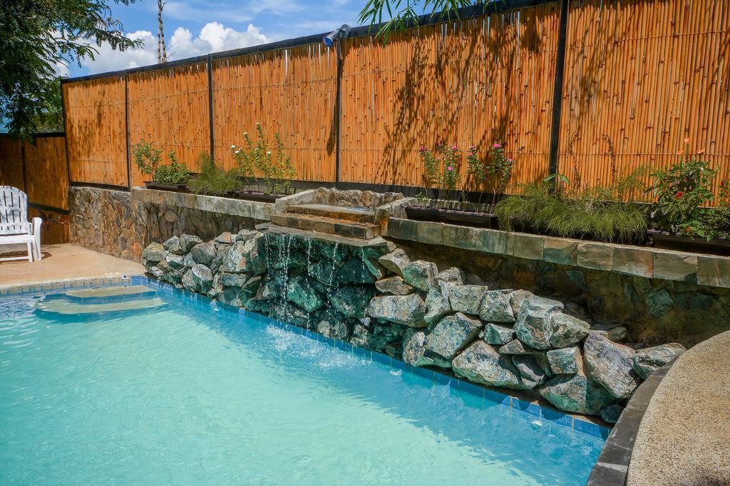 Hilltop Pool And Villa Puerto Princesa Exterior photo