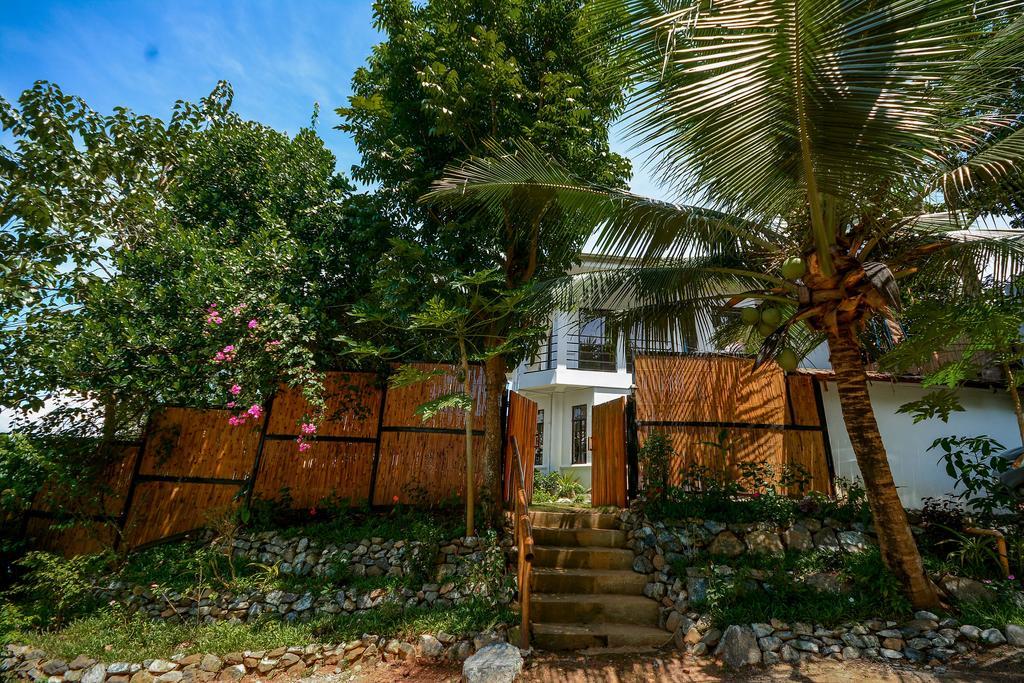 Hilltop Pool And Villa Puerto Princesa Exterior photo