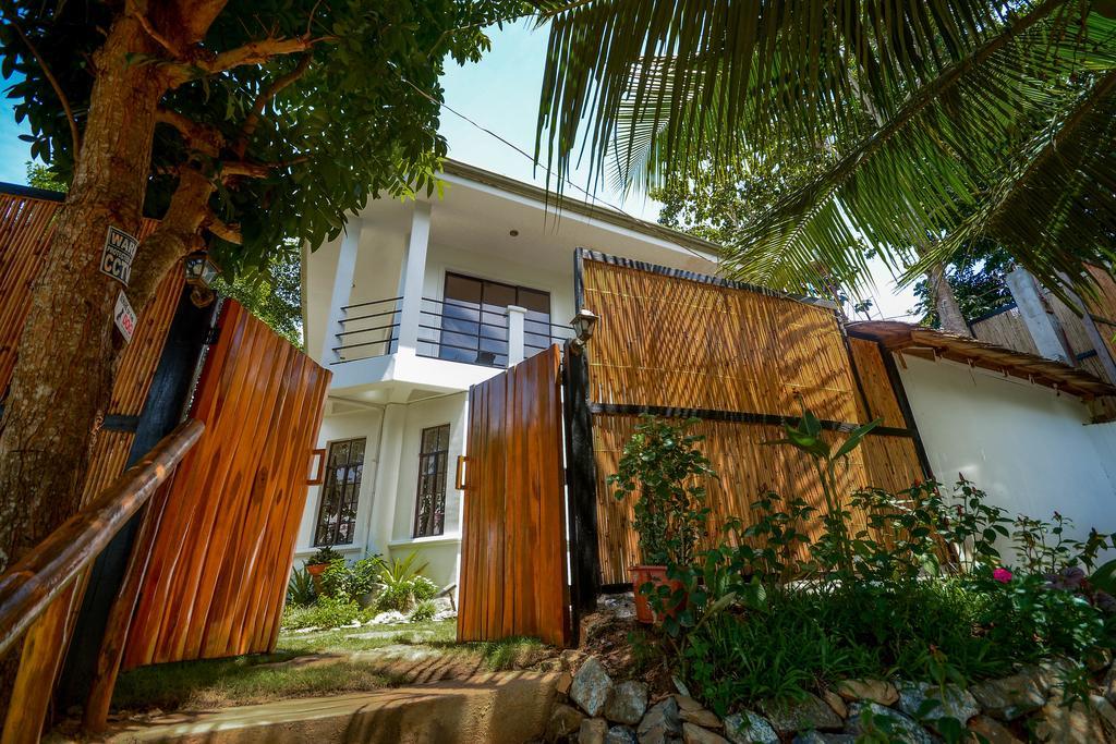 Hilltop Pool And Villa Puerto Princesa Exterior photo