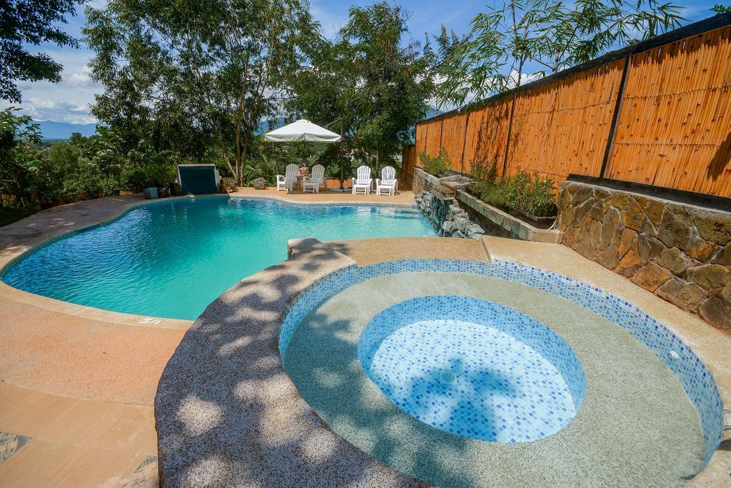 Hilltop Pool And Villa Puerto Princesa Exterior photo